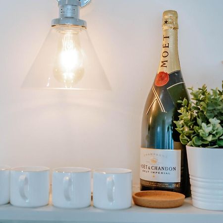 Dragon Parade Apartment - Central Harrogate Bagian luar foto